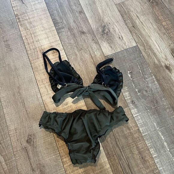 Solkissed
Vanessa Bikini Top Cactus Green bottoms size xs - Picture 2 of 9